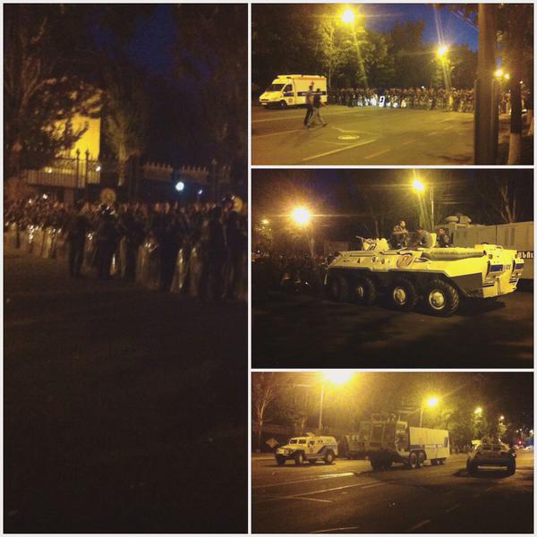 Police push heavy vehicles to the center of Yerevan