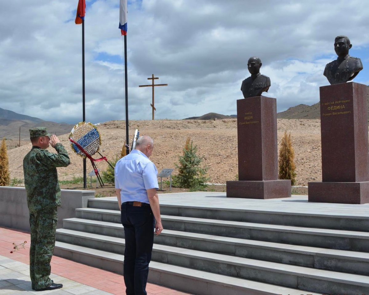 Russian Ambassador to Armenia is on a working visit to Syunik.  The ambassador paid tribute to the crew members of the Mi-24 helicopter which Azerbaijan shot down near Yeraskh during Nagorny Karabakh war. He also visited the positions of the Russian border guards near Kapan airport