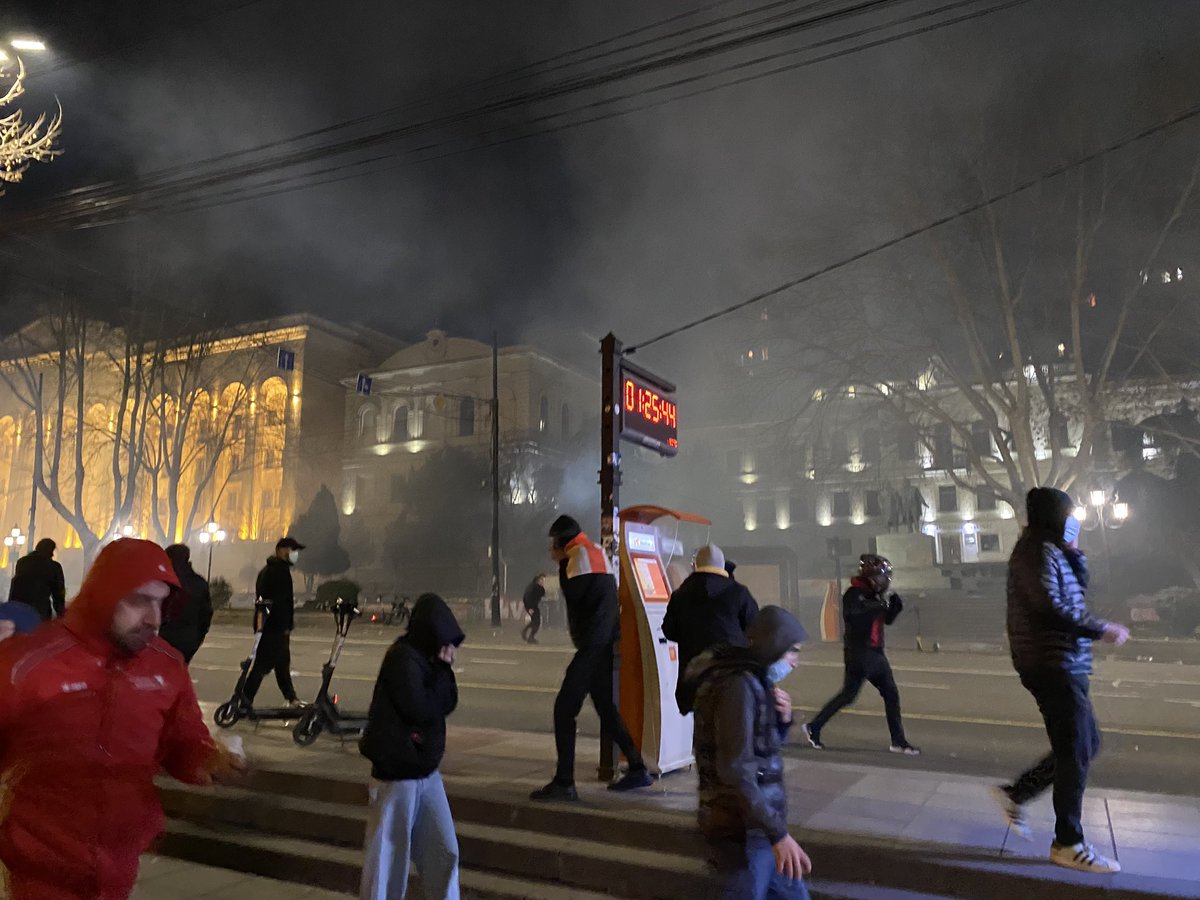 Massive tear gas use on Rustaveli Avenue. Crowds disperse