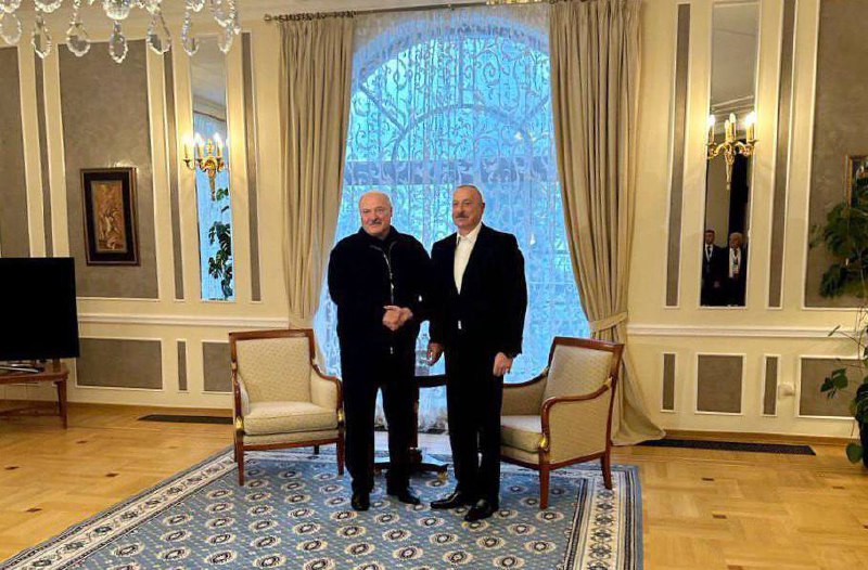 Lukașenka l-a întâlnit pe Aliyev la Sankt Petersburg
