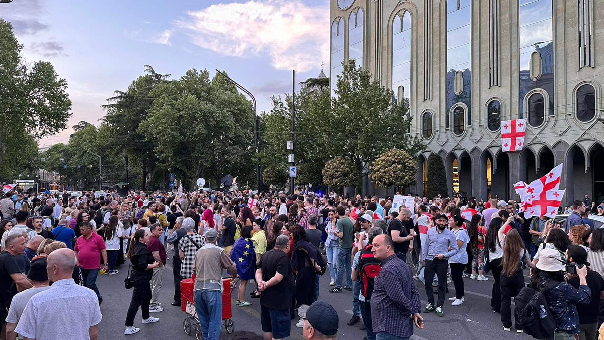Tbilisi at this moment. People are gathering on Rustaveli avenue to protest as the Parliament is considering ForeignAgentsBill in 2nd hearing