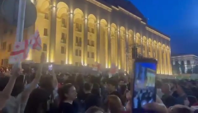 As the Parliament endorses the #ForeignAgentsLaw in its second reading, protest rally is ongoing in Tbilisi with more and more protesters arriving, including from various regions of Georgia. Video: Giorgi Kelbakiani/Civil.ge