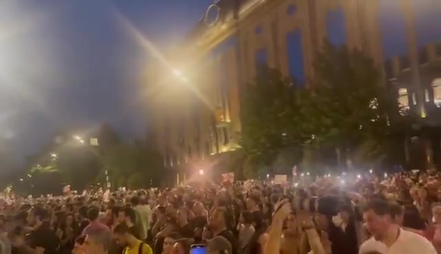 As the Parliament endorses the #ForeignAgentsLaw in its second reading, protest rally is ongoing in Tbilisi with more and more protesters arriving, including from various regions of Georgia. Video: Giorgi Kelbakiani/Civil.ge
