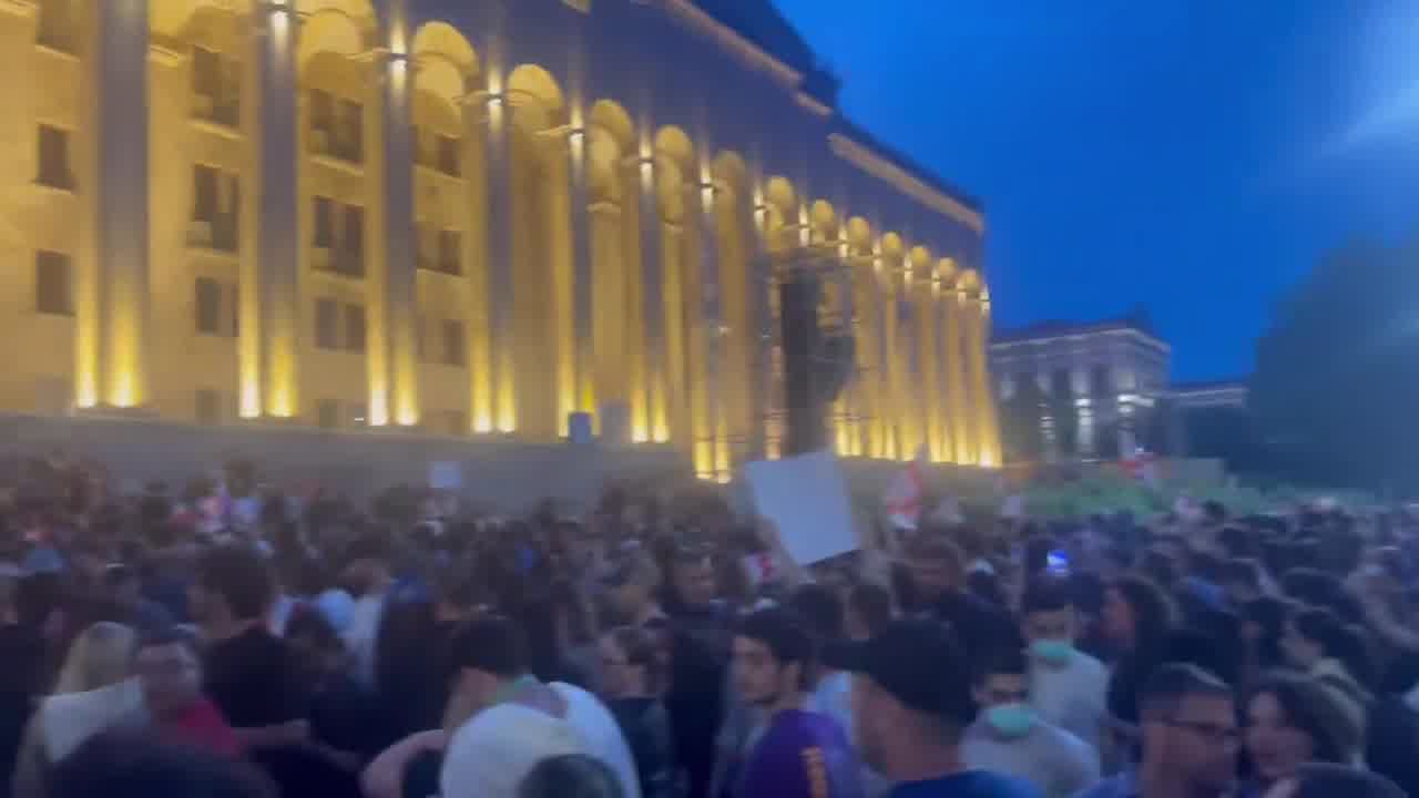 Rustaveli avenue at this moment. Protesters have been informed that the Parliament adopted #ForeignAgentsLaw in 2nd hearing. “Slaves,” protesters are chanting in address to Georgian Dream MPs