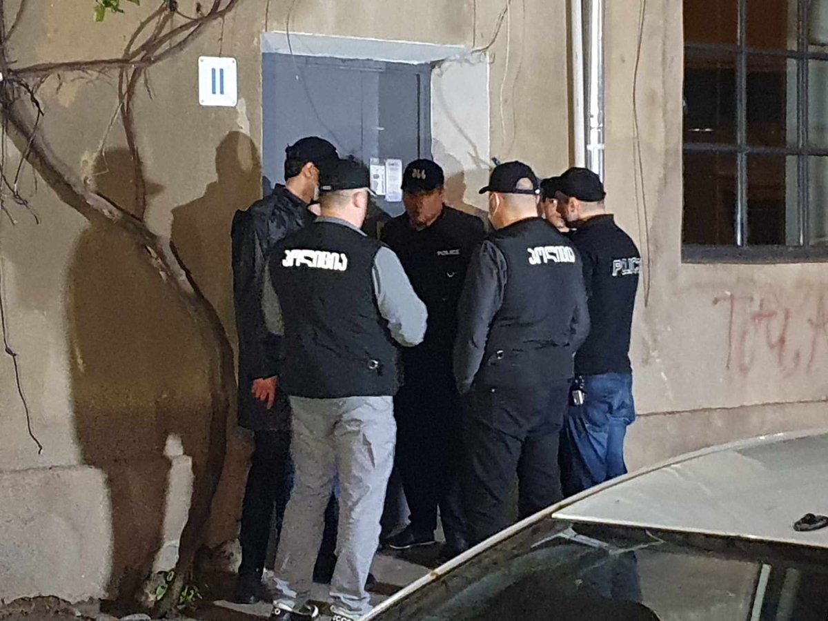 Heavy police presence at the apartment of military blogger Ucha Abashidze, who is reportedly being held by police at his home and prevented from contacting a lawyer. A group of activists is also gathering there
