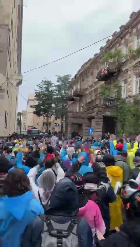 Tbilisi now: protesters remain at the Parliament with reportedly more and more people arriving at the rally scene. 