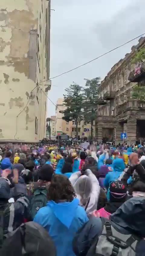 Tbilisi now: protesters remain at the Parliament with reportedly more and more people arriving at the rally scene. 