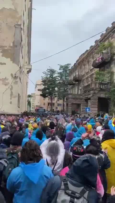 Tbilisi now: protesters remain at the Parliament with reportedly more and more people arriving at the rally scene. 