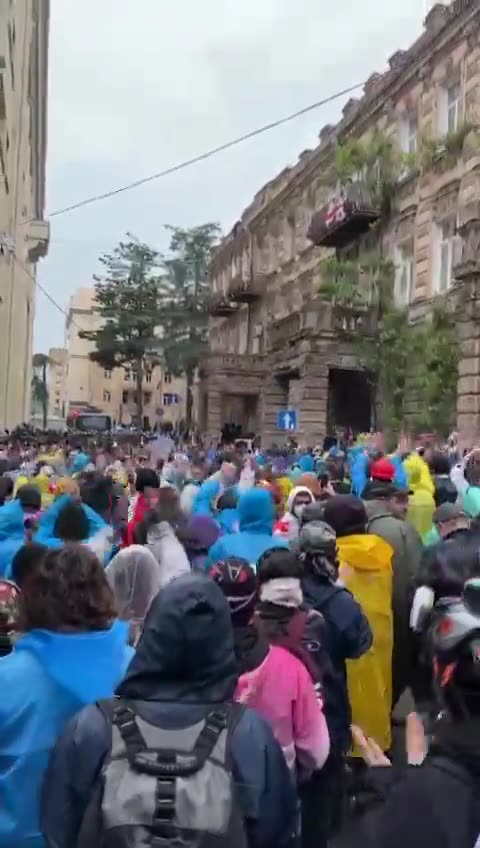 Tbilisi now: protesters remain at the Parliament with reportedly more and more people arriving at the rally scene. 