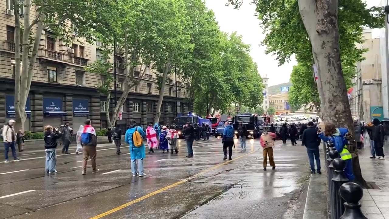 Crackdown warning from the police. They are beginning to slowly advance from Freedom Square.