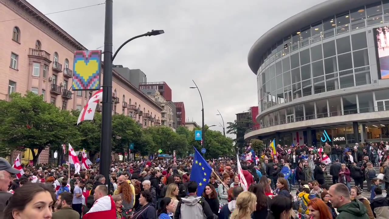 Tbilisi Now: People are about to start marching on the occasion of Georgia’s Independence Day