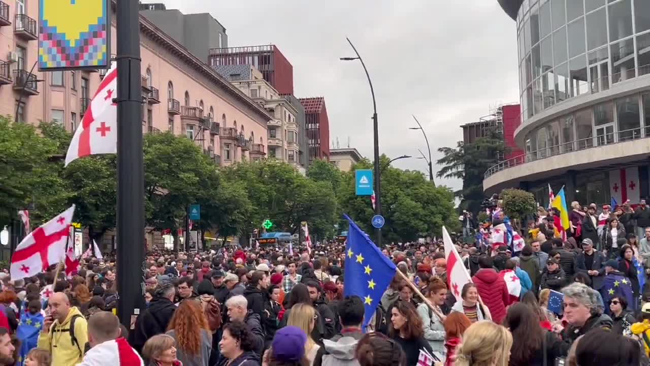 Tbilisi Now: People are about to start marching on the occasion of Georgia’s Independence Day