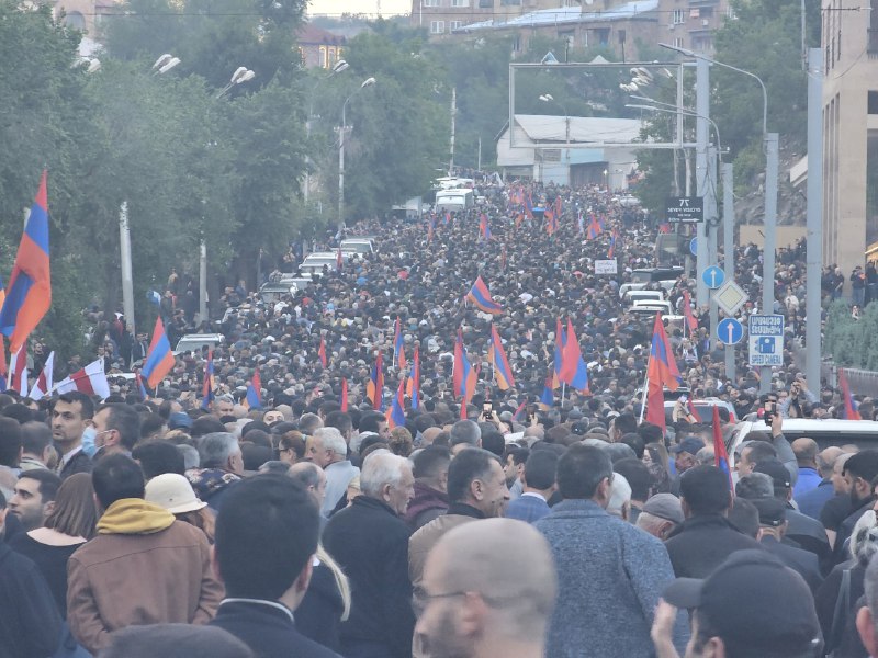 Stor protest mot regeringen i Jerevan