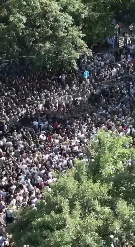 Tensions in Yerevan between anti-government protesters and police
