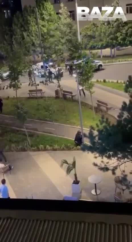Kārtējais drošības incidents Mahačkalā, Dagestānā. Atskan šāvieni, pilsētas centrālajā daļā tiek izvietota policija
