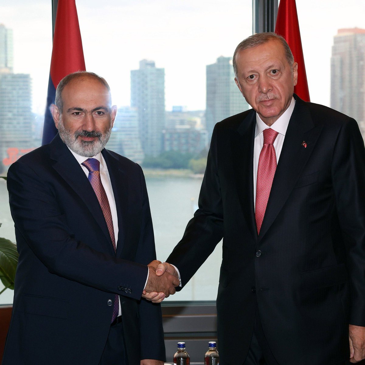 President Erdogan ontving de Armeense premier Pashinyan in het Turkse Huis in New York