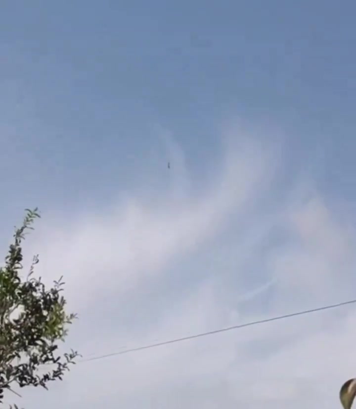 A Aliyev se le mostró un número no revelado de aviones de combate JF-17 paquistaníes, ahora oficialmente en Azerbaiyán. Hace dos días se publicó en línea un breve video que inspecciona un avión de combate JF-17, una producción conjunta entre Pakistán y China.