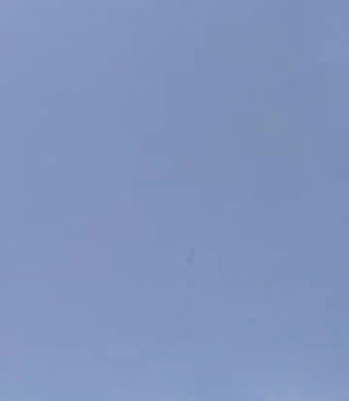 A Aliyev se le mostró un número no revelado de aviones de combate JF-17 paquistaníes, ahora oficialmente en Azerbaiyán. Hace dos días se publicó en línea un breve video que inspecciona un avión de combate JF-17, una producción conjunta entre Pakistán y China.