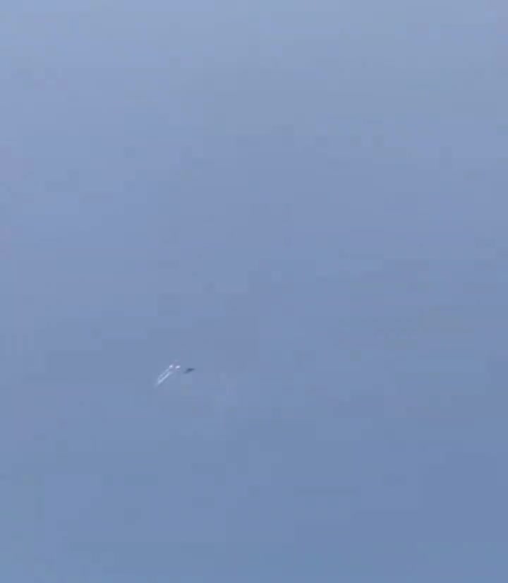 Um número não revelado de caças JF-17 paquistaneses, agora oficialmente no Azerbaijão, foram mostrados a Aliyev. Um pequeno vídeo foi postado online há dois dias inspecionando um caça JF-17, uma produção conjunta paquistanesa e chinesa.