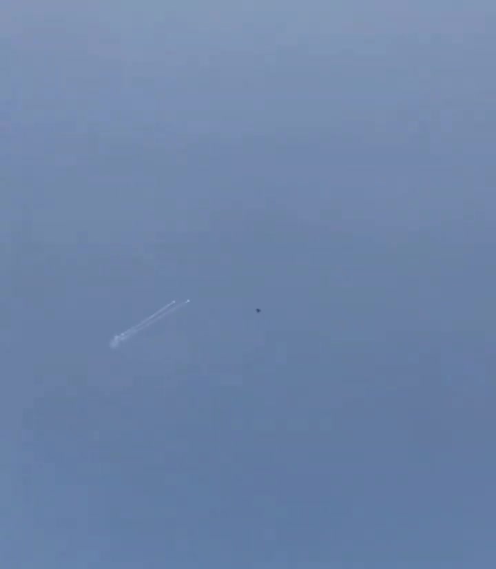 Een onbekend aantal Pakistaanse JF-17 straaljagers, die zich nu officieel in Azerbeidzjan bevinden, werd aan Aliyev getoond. Twee dagen geleden werd er een korte video online geplaatst waarin een JF-17 straaljager werd geïnspecteerd, een gezamenlijk Pakistaans-Chinees bedrijf.