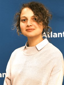 Atlantic Council'in @DFRLab'ındaki araştırmacılar @EtoBuziashvili ve @SGelava'nın evleri aranıyor. Maliye Bakanlığı'nın Soruşturma Servisi Eto'nun dairesine girdi ve Sopo'nun evindeki cihazlara el konuluyor. Soruşturma, Gürcistan parlamento seçimlerinden sadece iki gün önce üç madde kapsamında devam ediyor