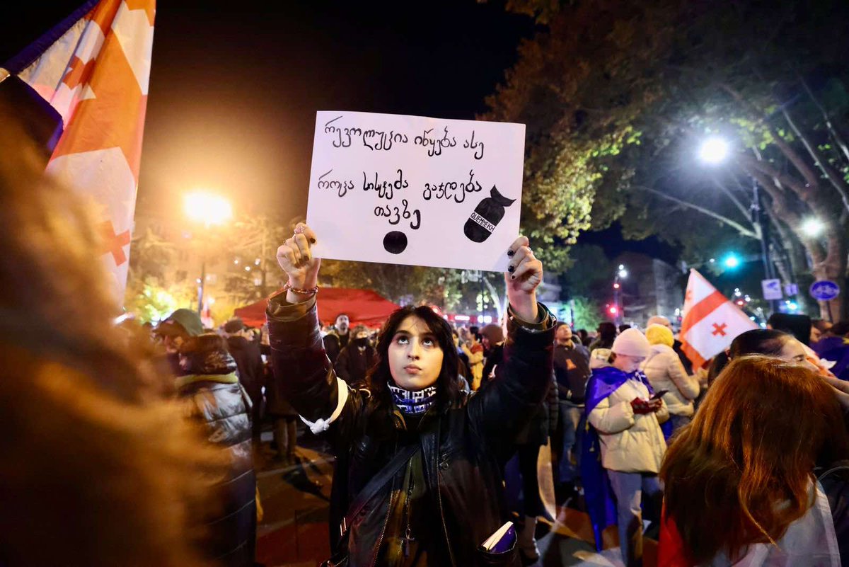 Citizens set up tents near Tbilisi State University as the opposition Coalition for Change announced that it would remain on the scene for the next 24 hours, effectively blocking Chavchavadze Avenue and the area around the university. The situation has remained calm so far