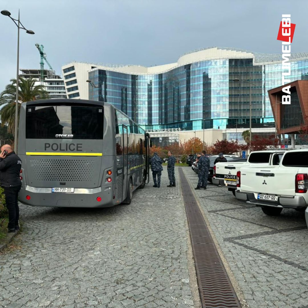 Batumi – A rally is underway outside the Supreme Election Commission of the Autonomous Republic of Adjara (SEC).  nnToday, the SEC is set to finalize the Adjara Supreme Council election results, awarding GD 57.45% of the votes and issuing the summary protocol