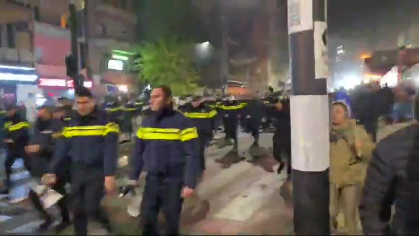 La policía de Tbilisi dispersó a los manifestantes que bloqueaban una importante intersección de la capital. La protesta, que duró más de 30 horas, fue la última manifestación contra el fraude electoral generalizado del partido gobernante Sueño Georgiano.