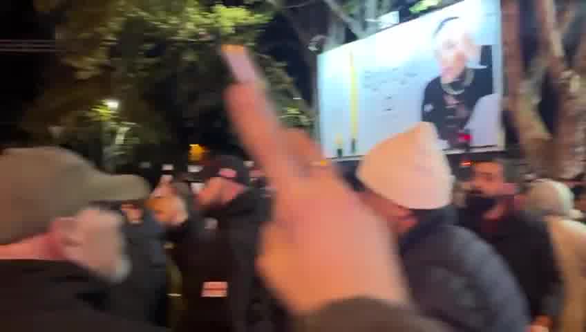 Los manifestantes en Georgia han vuelto a ocupar la intersección de la que fueron expulsados por la policía a primera hora de esta mañana.