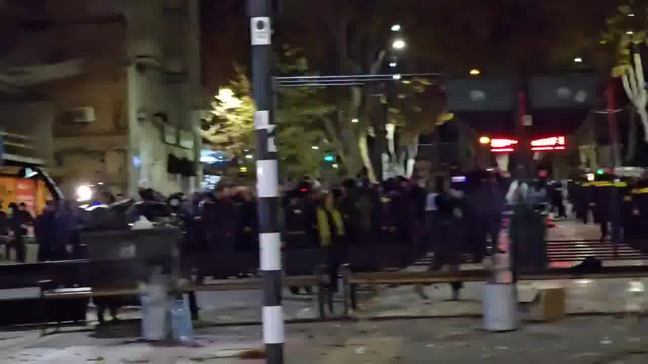 Numerosos agentes de policía se desplegaron en Tbilisi para dispersar a los manifestantes esta noche