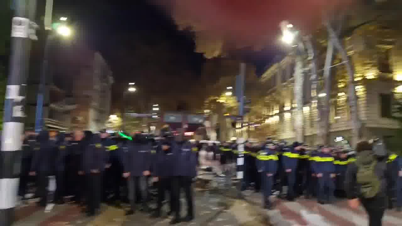 Numerosos agentes de policía se desplegaron en Tbilisi para dispersar a los manifestantes esta noche