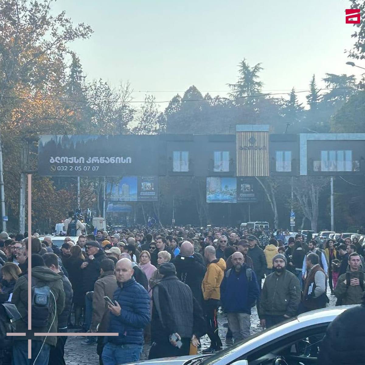 Protesta contra las elecciones amañadas en Georgia Los manifestantes bloquearon la principal autopista de transporte en Tbilisi