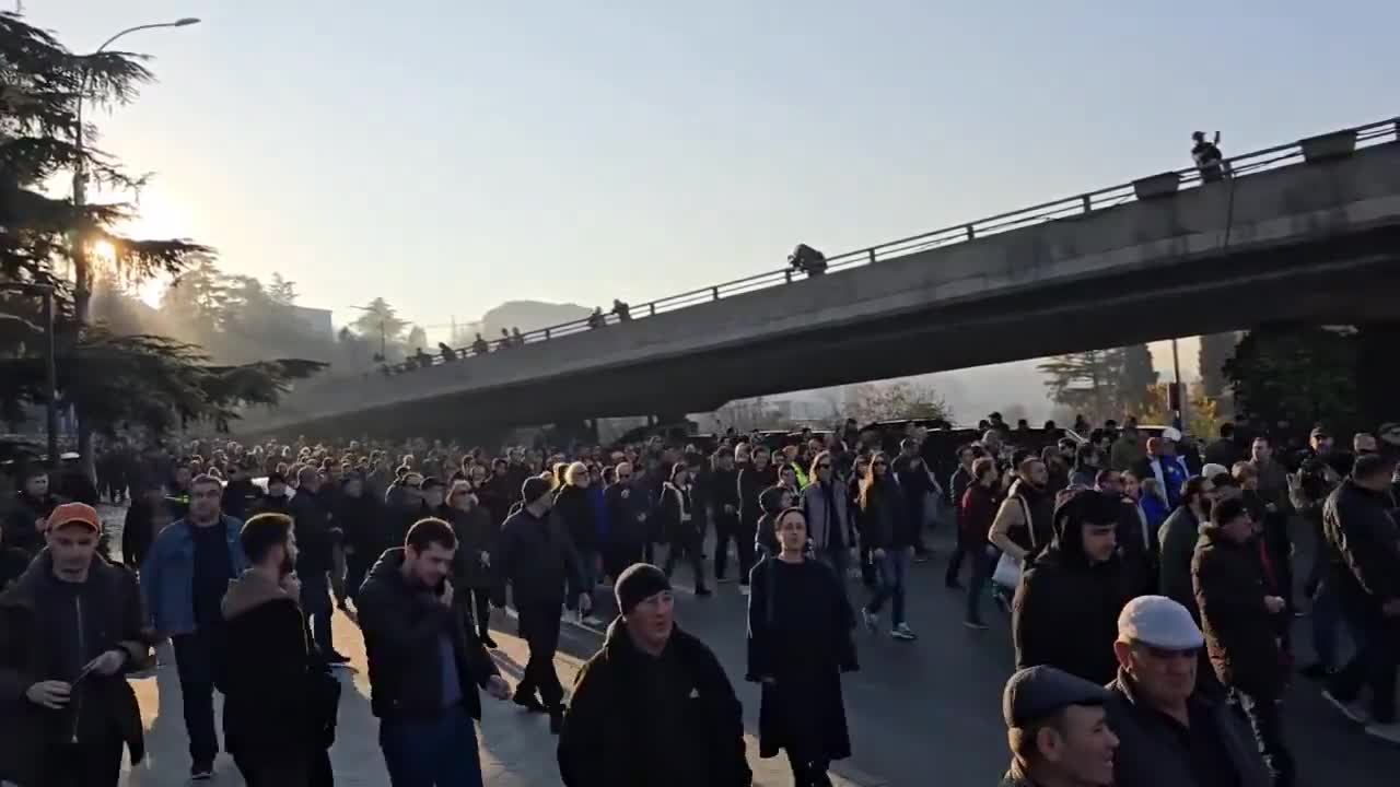 An opposition demonstration ‘in solidarity with students’ is currently blocking Tbilisi’s major intersection, Heroes Square. The leaders have announced they will maintain the blockade until 22:00, and protesters are currently setting up tents on-site