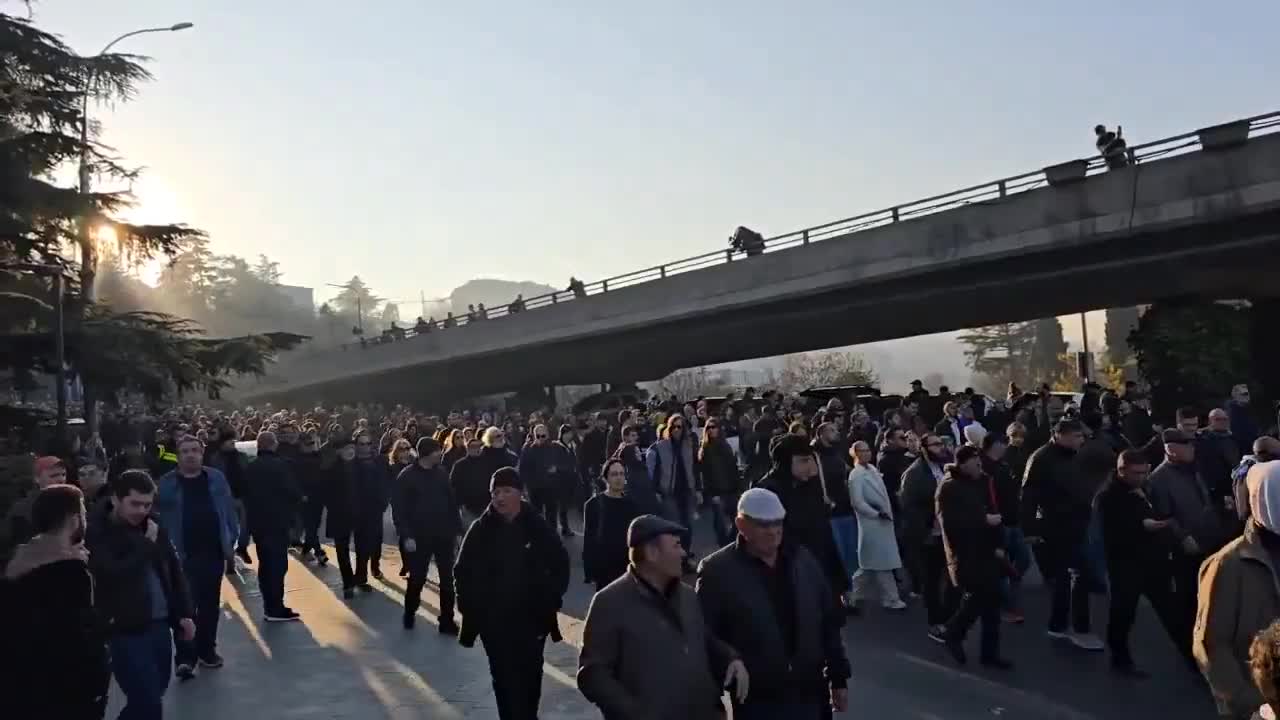 An opposition demonstration ‘in solidarity with students’ is currently blocking Tbilisi’s major intersection, Heroes Square. The leaders have announced they will maintain the blockade until 22:00, and protesters are currently setting up tents on-site