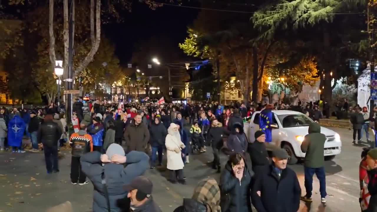 Protesters are gathering on Rustaveli outside parliament where GD plans to hold first session tomorrow. Police is guarding entrances of the building