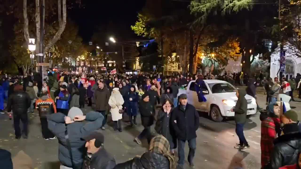 Protesters are gathering on Rustaveli outside parliament where GD plans to hold first session tomorrow. Police is guarding entrances of the building