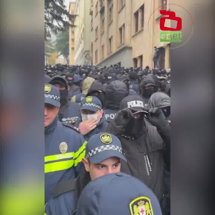 Chitadze Street, another adjacent to the Parliament, is blocked by heavy police, allowing Georgian Dream members to enter while avoiding protesters opposing the election results, which they deem illegitimate