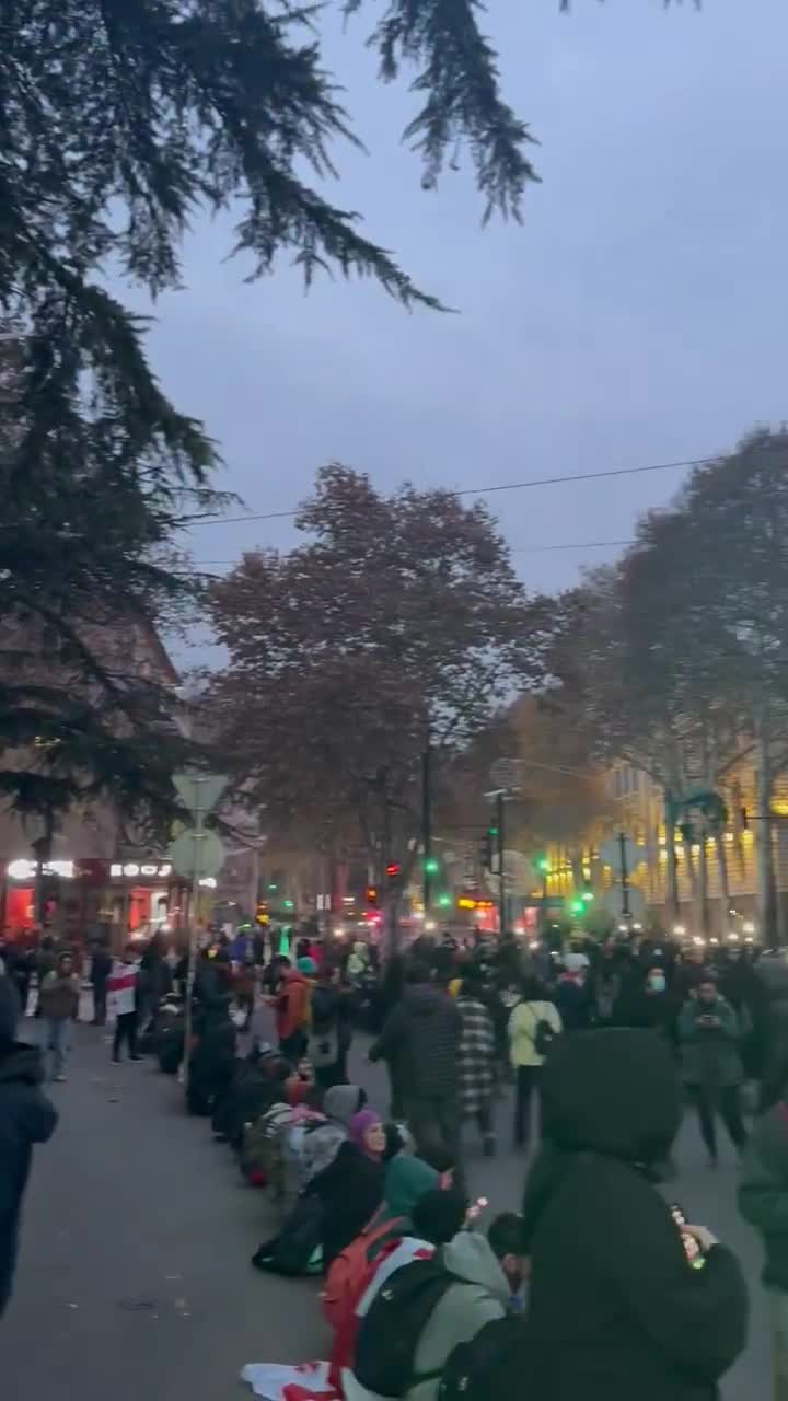 At dawn, after the police had cleared Rustaveli Avenue of protesters, citizens retreated to Tbilisi State University. The surrounding area has been blocked. The protesters are calling on people not to go to work, but to come and join them. Video: Gigi Kobakhidze/Civil.ge