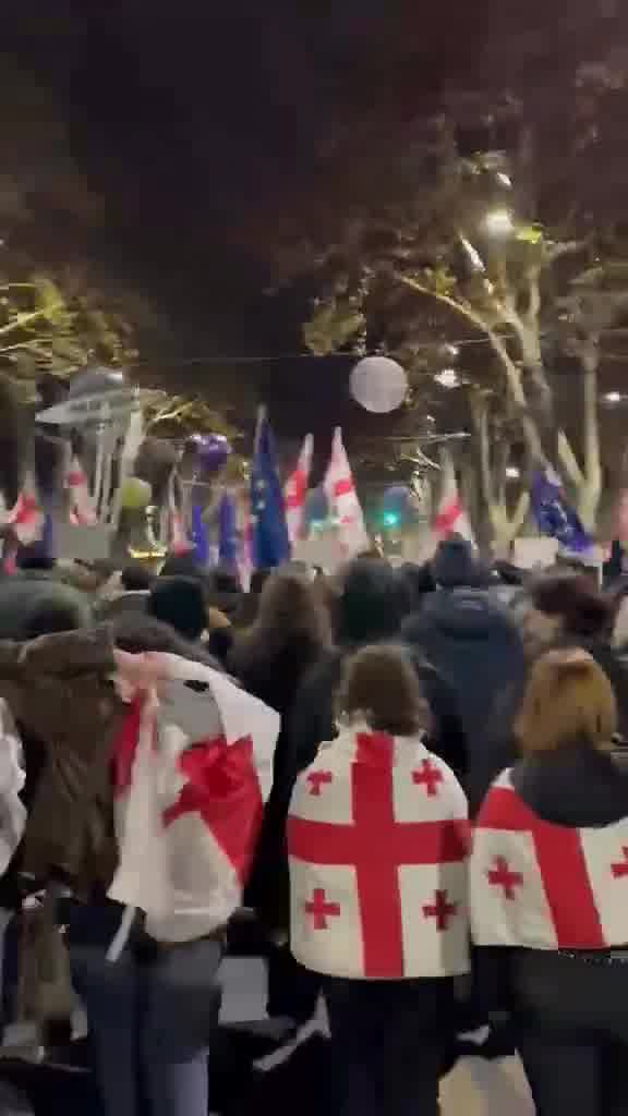 Professors and students of Tbilisi's Ilia State University are now marching towards the parliament. It's the fifth day of fierce and non-stop nationwide protests against Georgian Dream's announcement to freeze EU accession