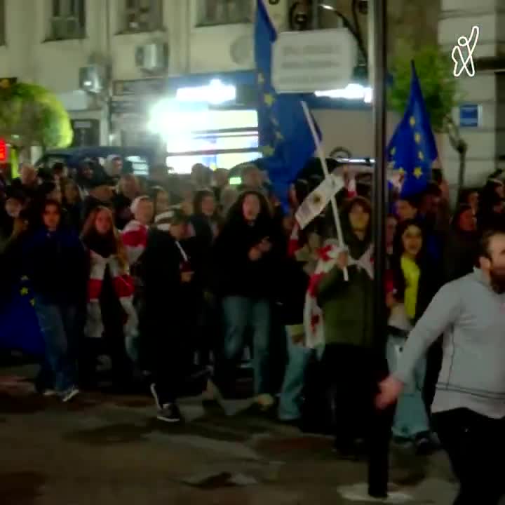 Hundreds of demonstrators have gathered in Zugdidi in western Georgia, calling on people to join their protest.