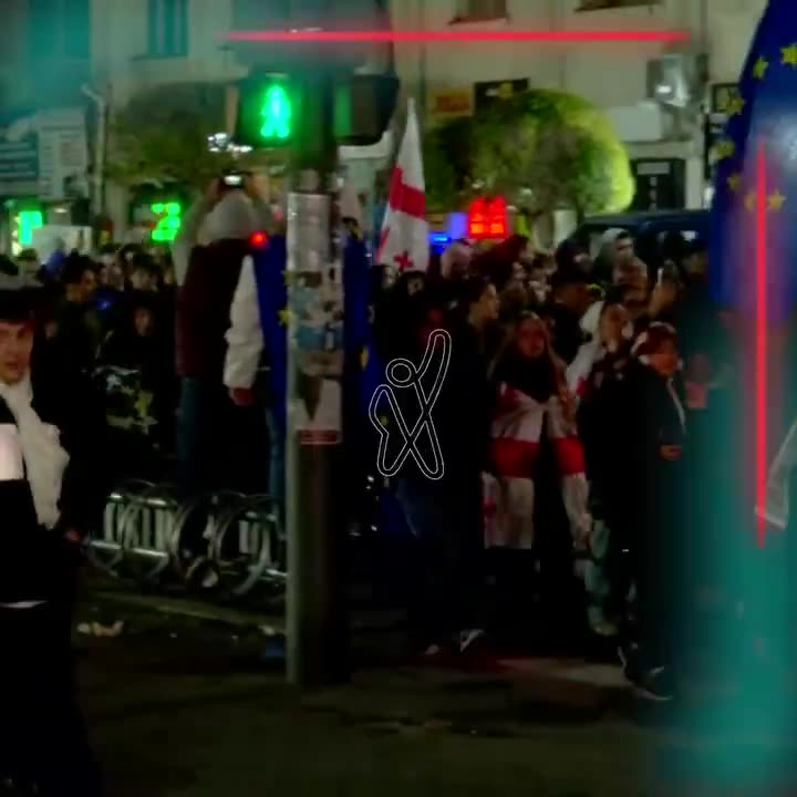 Hundreds of demonstrators have gathered in Zugdidi in western Georgia, calling on people to join their protest.