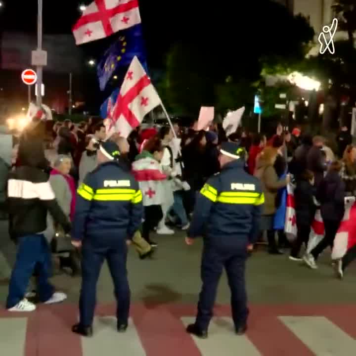 Hundreds of demonstrators have gathered in Zugdidi in western Georgia, calling on people to join their protest.