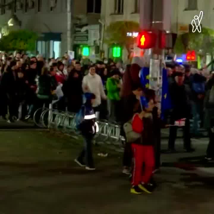 Hundreds of demonstrators have gathered in Zugdidi in western Georgia, calling on people to join their protest.