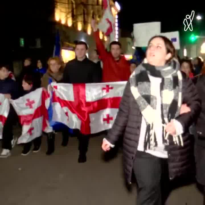 Hundreds of demonstrators have gathered in Zugdidi in western Georgia, calling on people to join their protest.