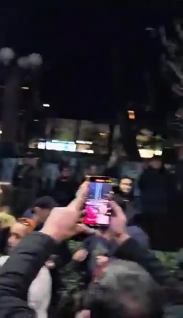 Another day of protests in Kutaisi, western Georgia, where demonstrators blocked traffic in central streets. Video shows students from Kutaisi International University, founded in 2020 by GD leader Bidzina Ivanishvili, joining rally after going on strike. Iliko Natsvaladze