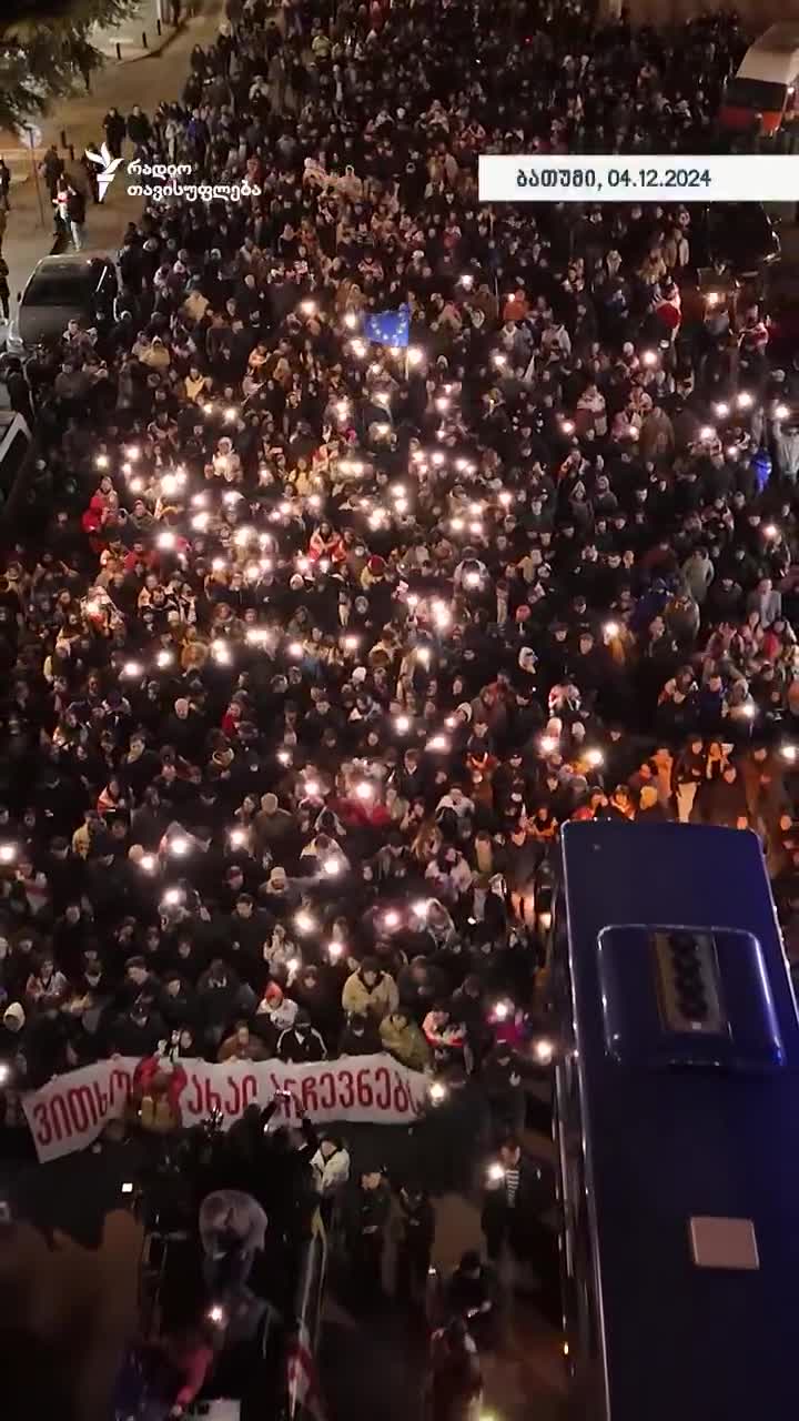 Massenproteste in Batumi fordern Neuwahlen, Video: @RTavisupleba