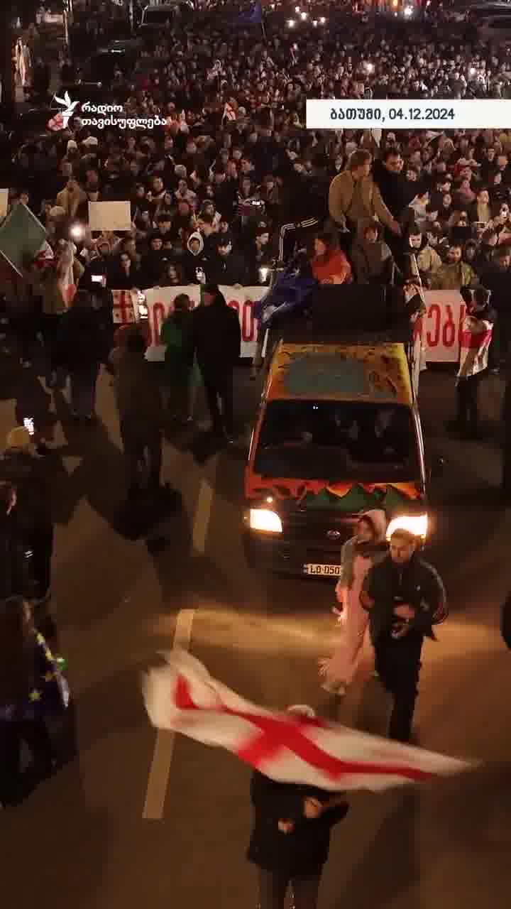 Massenproteste in Batumi fordern Neuwahlen, Video: @RTavisupleba