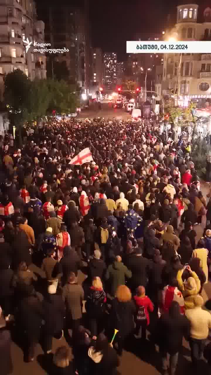 Massenproteste in Batumi fordern Neuwahlen, Video: @RTavisupleba