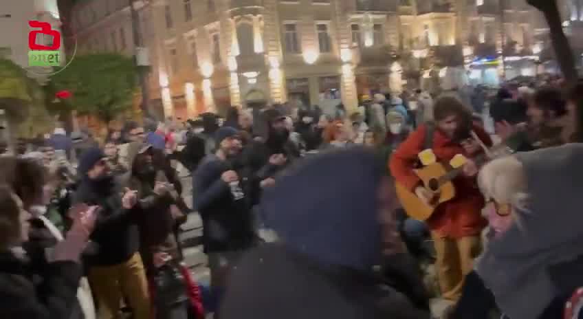 Tbilissi : la manifestation s'étend du Parlement au métro de Rustaveli