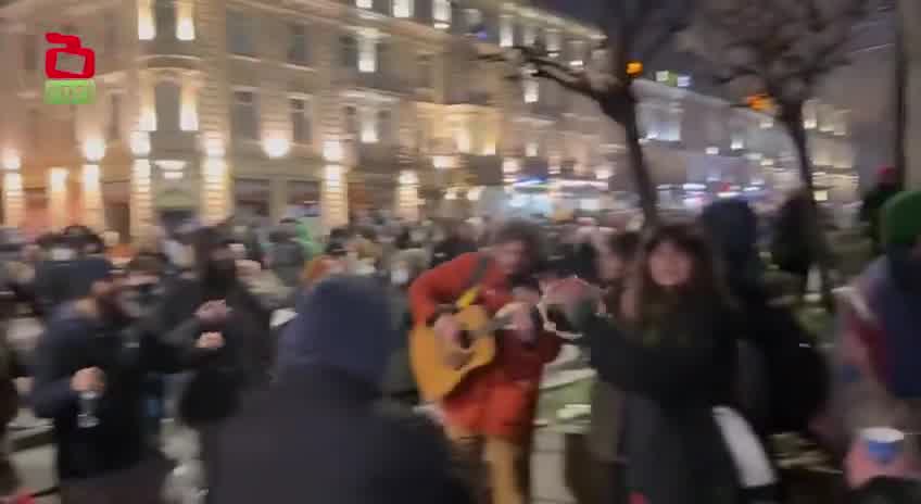 Tbilissi : la manifestation s'étend du Parlement au métro de Rustaveli